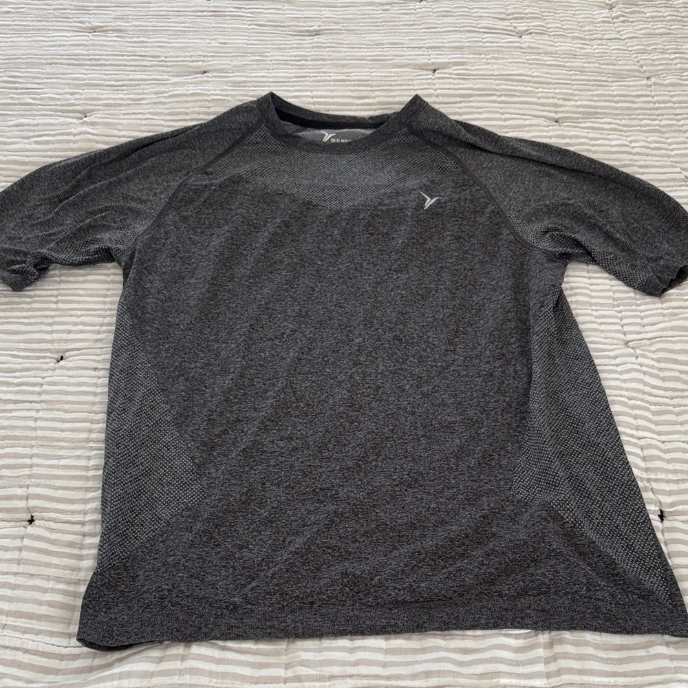 Old Navy active men’s shirt